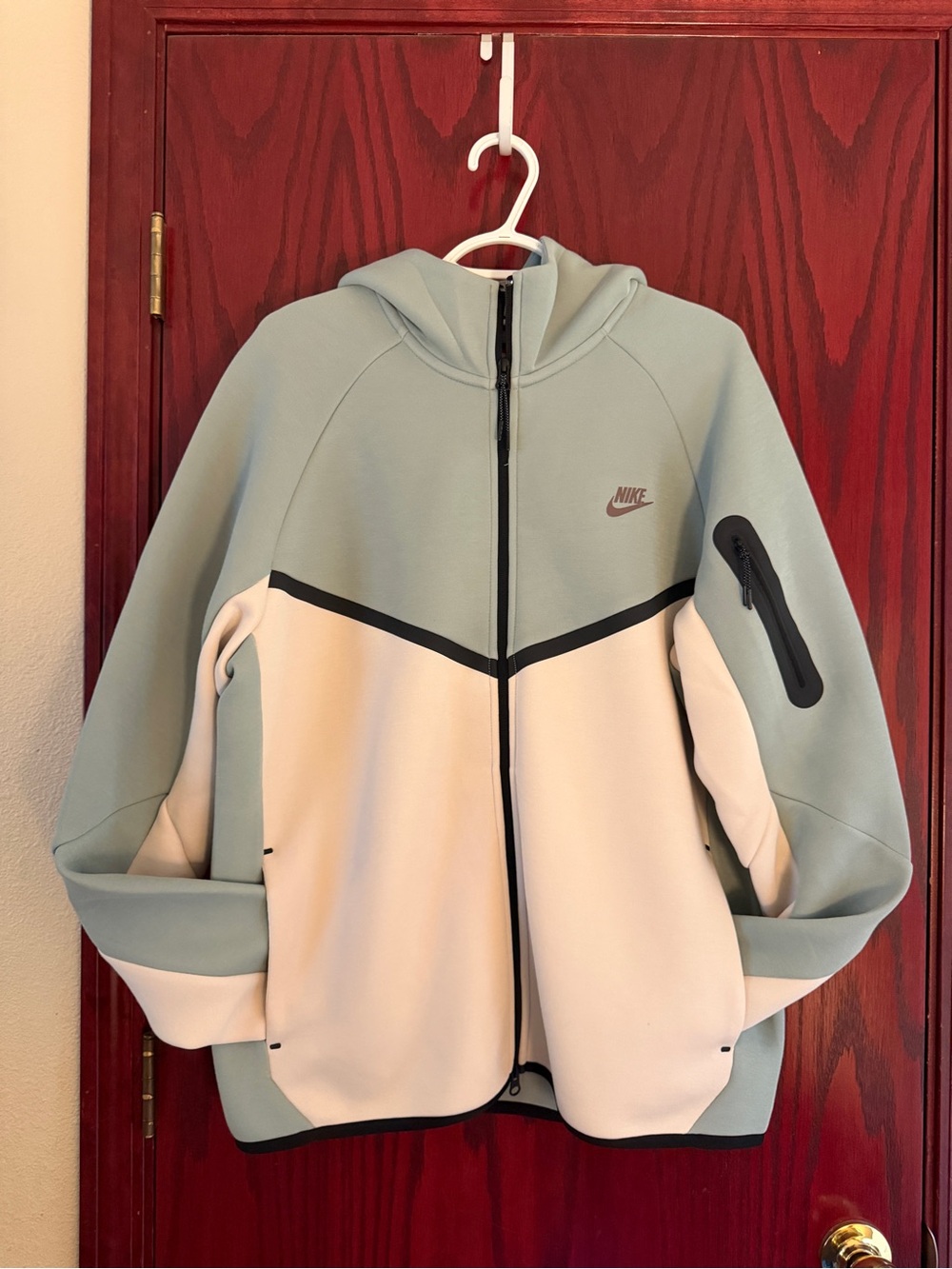 Men’s Nike Tech fleece Windrunner full zip in light green sage and white